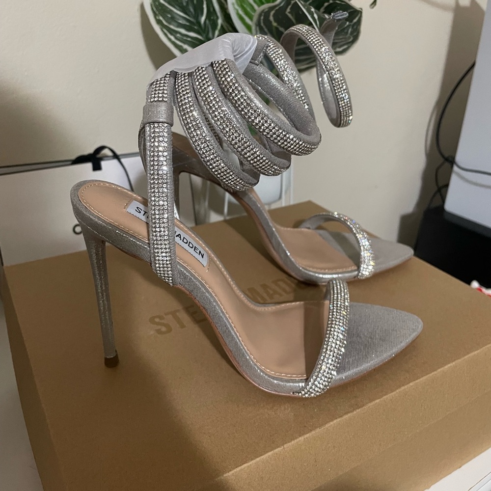 Steve Madden wrap around heel